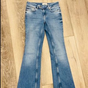 FREE PEOPLE | LOW RISE | FLARE JEANS | SIZE 27